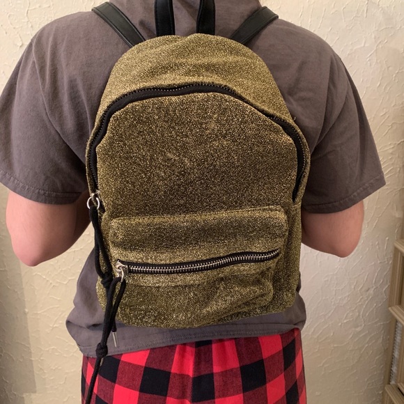Backpack - Picture 2 of 5